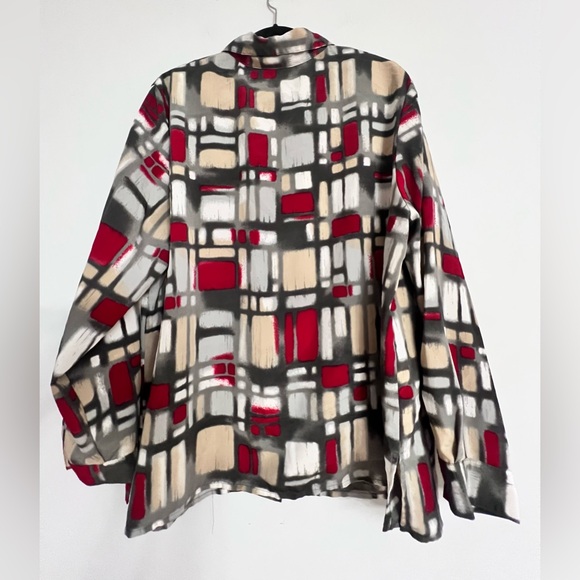 5/$15 Geometric Print Top. Pit to pit=26.5” - Picture 5 of 5